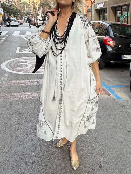 Oversize dress with embroidery on the sleeves and side